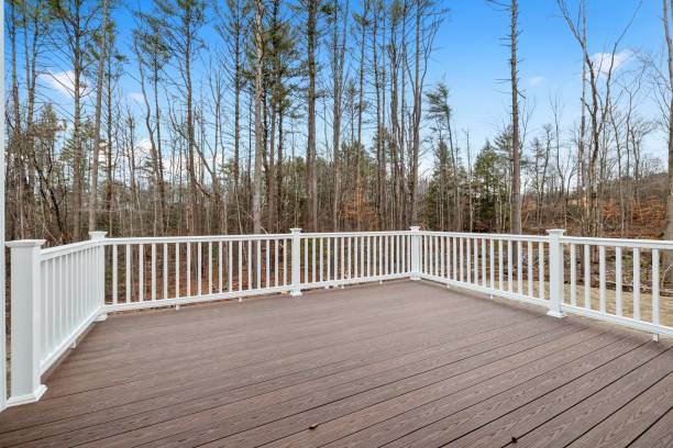 How to Choose the Right Deck Railing for Your Home’s Architecture and Landscape