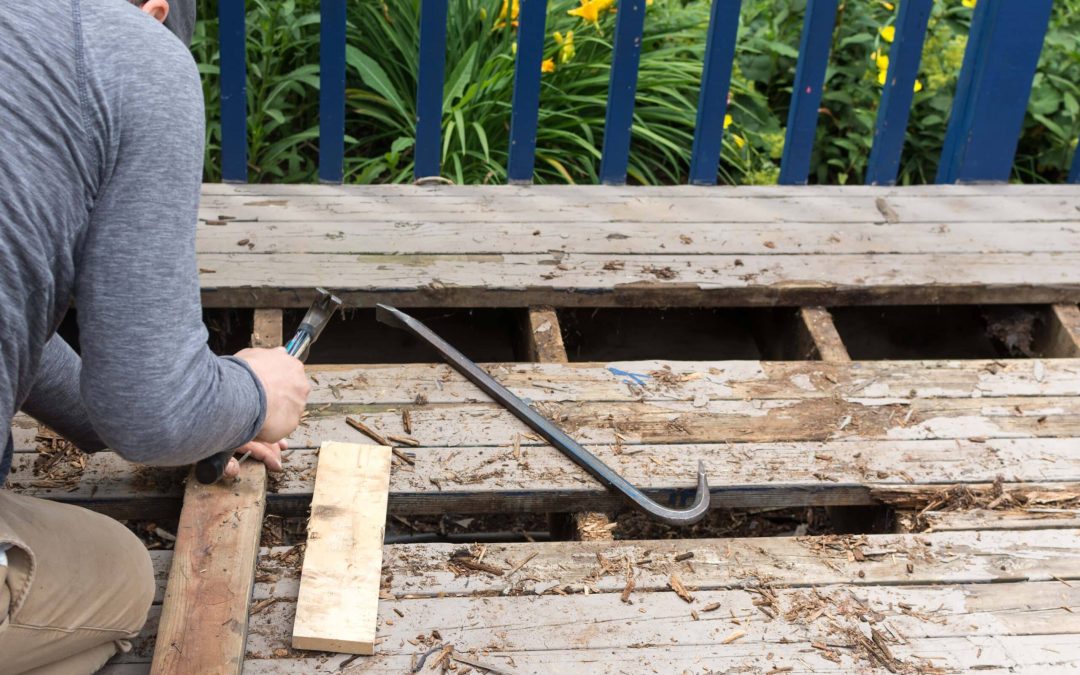 How to Repair Split Wood on a Deck